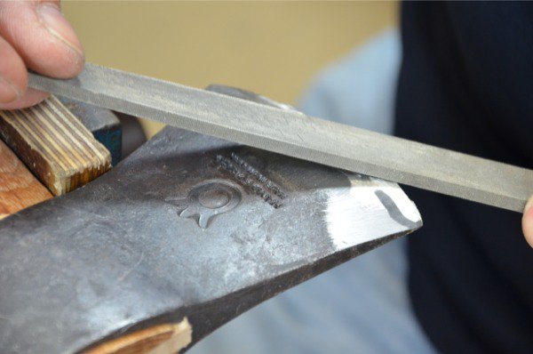How do you sharpen an axe? Knivesandtools explains